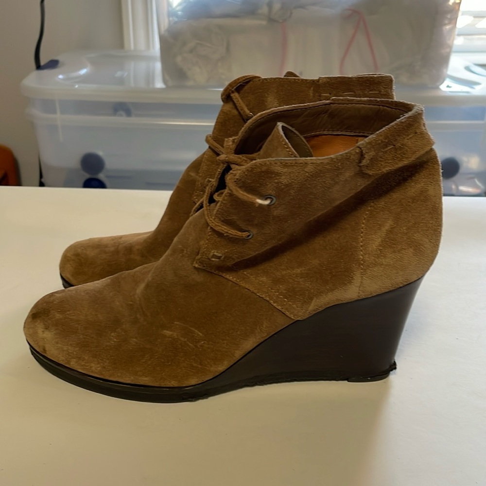 $274 Via Spiga Womens Tan Brown Suede Wedge Ankle Boots Booties Size 8 US